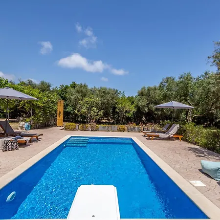 Loggos Summer House
