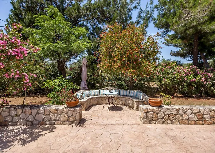 Loggos Summer House *