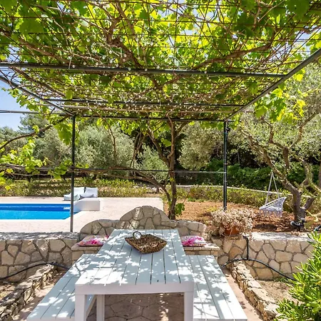 Loggos Summer House Tatil Evi