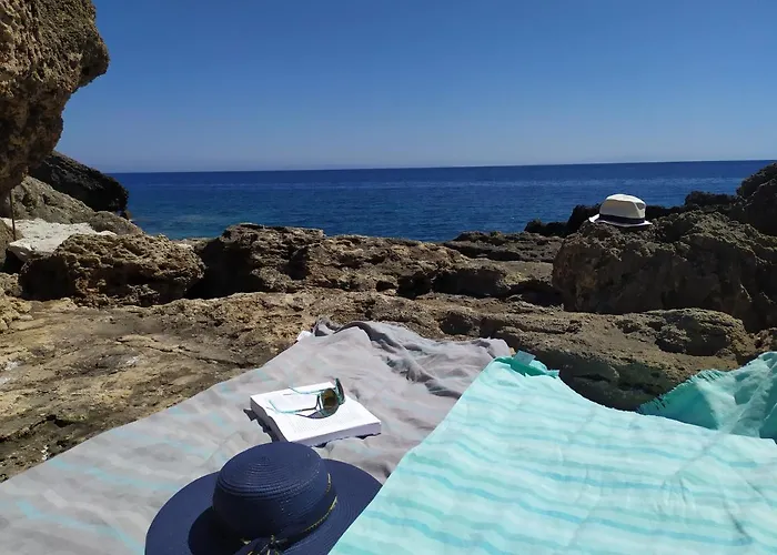 Loggos Summer House *